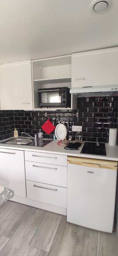 Ferienwohnung Petit Logement Sur Jardin Saint-Herblain Exterior foto